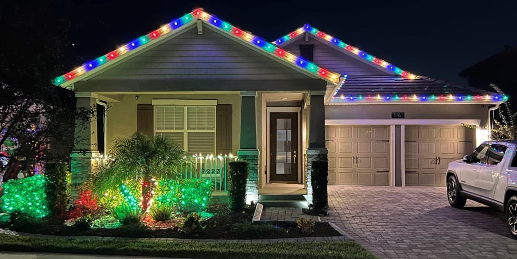 Single story install with multicolor roofline lighting and multicolor landscape lighting
